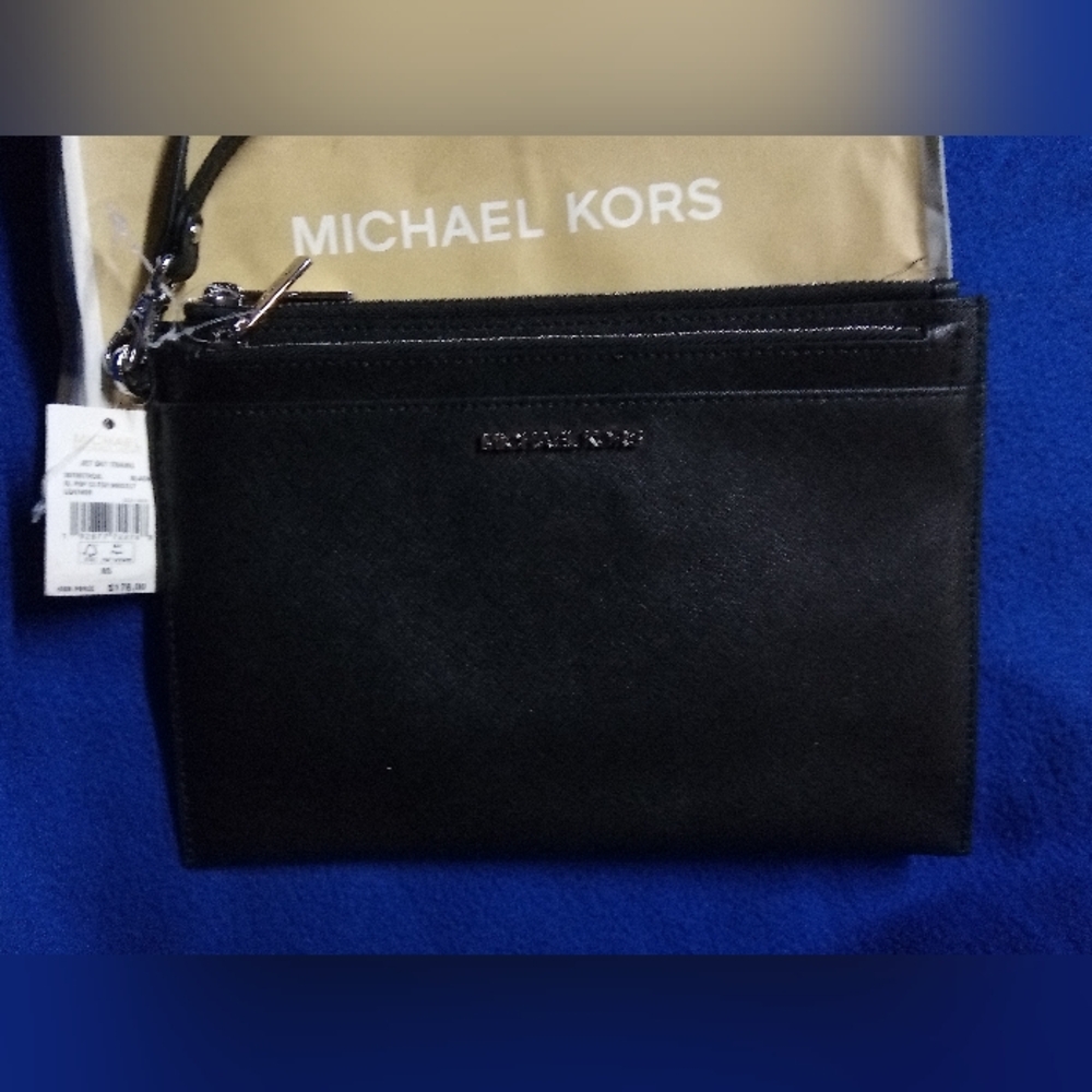 Michael Kors Black Leather Wristlet with Gold Logo - Picture 2 of 6
